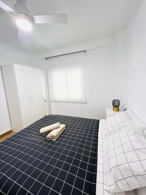 New Spacious And Cozy Apartment - Малага Екстериор снимка