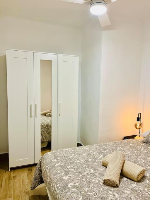 New Spacious And Cozy Apartment - Малага Екстериор снимка