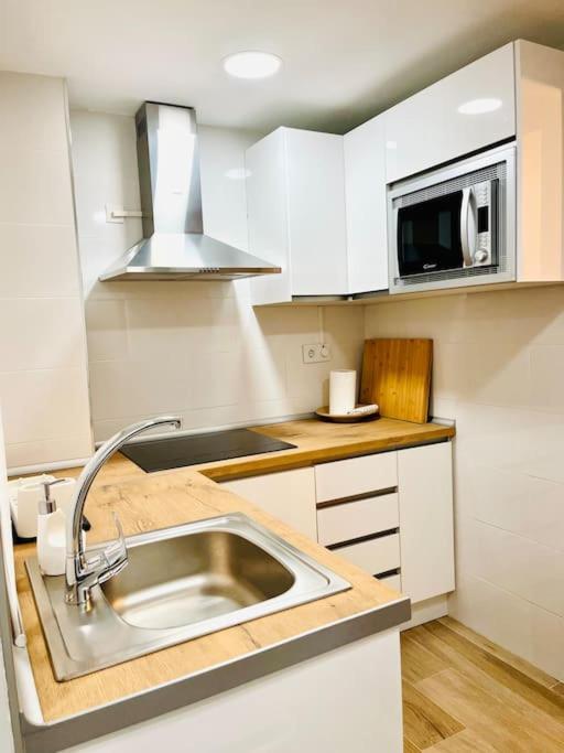 New Spacious And Cozy Apartment - Малага Екстериор снимка