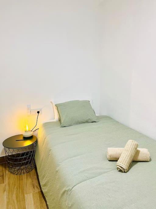 New Spacious And Cozy Apartment - Малага Екстериор снимка