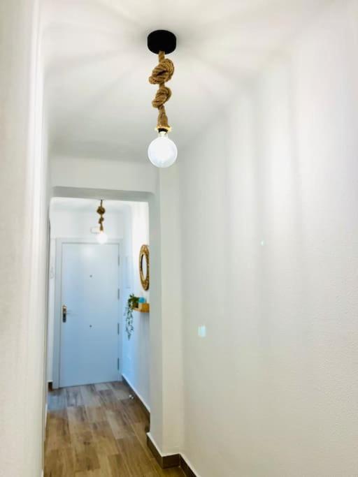 New Spacious And Cozy Apartment - Малага Екстериор снимка
