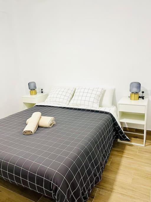 New Spacious And Cozy Apartment - Малага Екстериор снимка