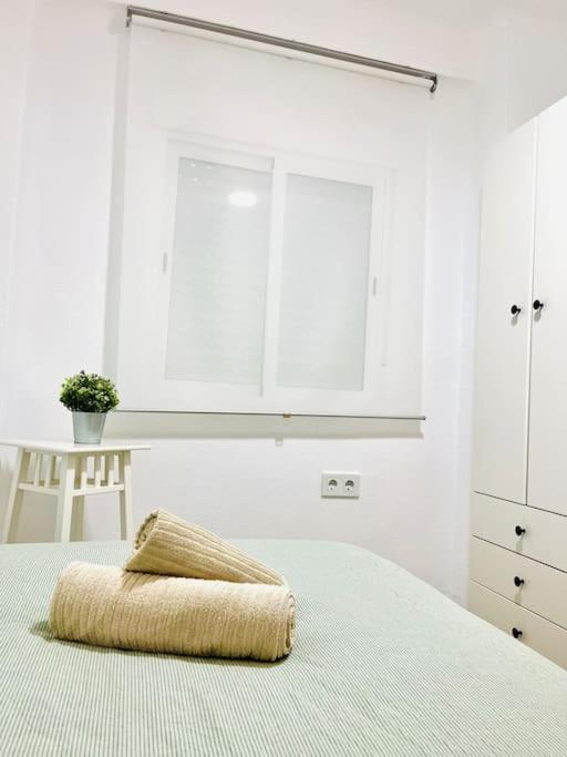 New Spacious And Cozy Apartment - Малага Екстериор снимка