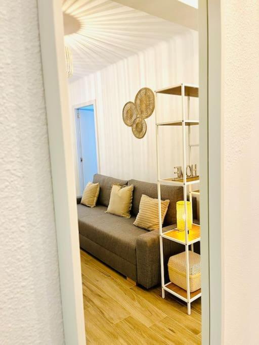 New Spacious And Cozy Apartment - Малага Екстериор снимка