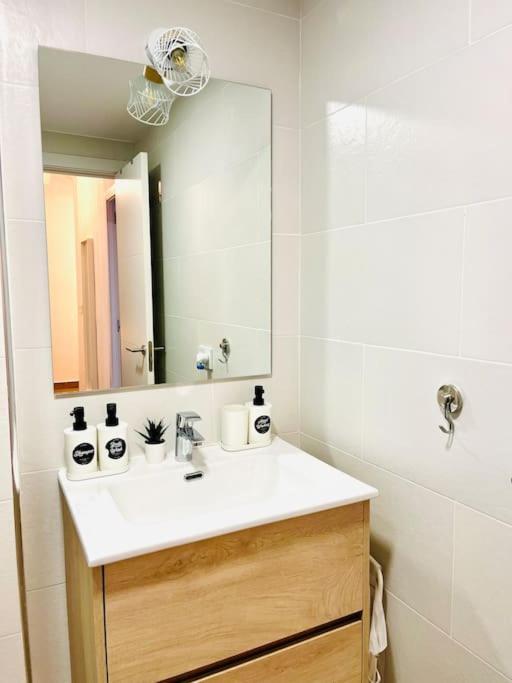 New Spacious And Cozy Apartment - Малага Екстериор снимка